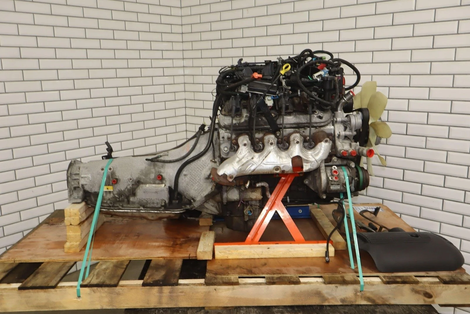 2001–2006 Chevy 6.0L LQ4 V8 Engine & 4×4 4L80e Transmission – LS Swap Liftout 2001–2006 Chevy 6.0L LQ4 V8 Engine & 4×4 4L80e Transmission – LS Swap Liftout